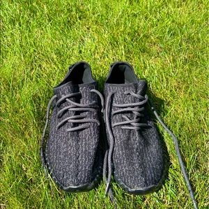 Authentic Pirate Black 350 YEEZY Boosts